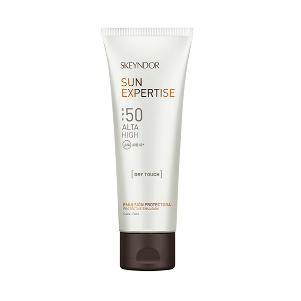 картинка Эмульсия солнцезащитная быстросохнущая SPF 50 для лица  магазин Одежда+ являющийся официальным дистрибьютором в России 
